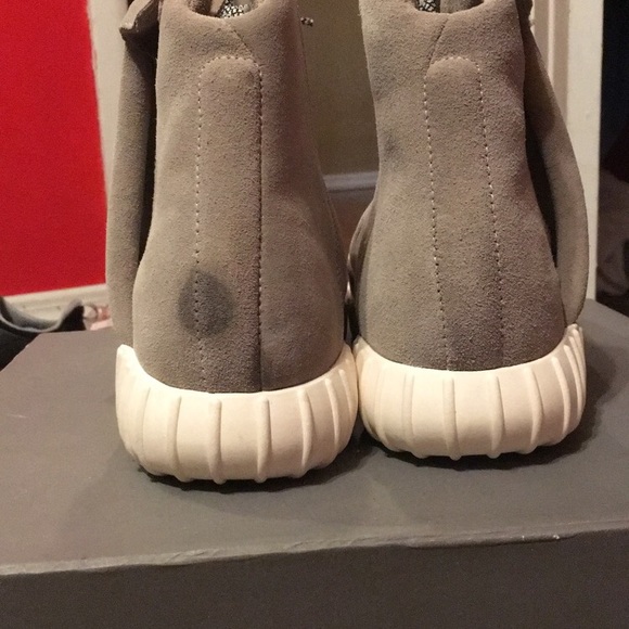 Yeezy 750 main image 4